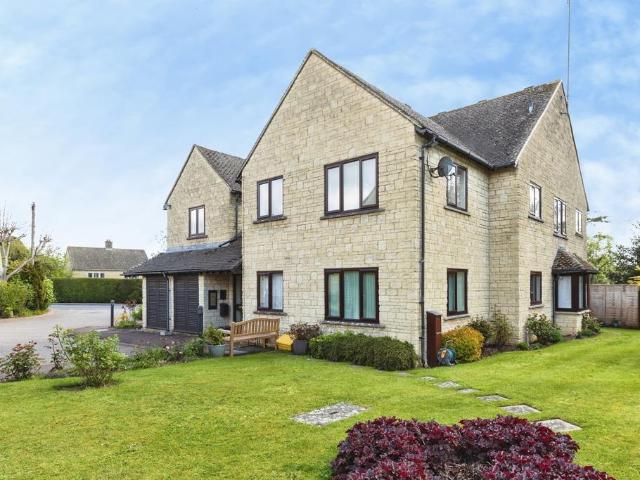 Flat for sale in Fossebridge, Gloucestershire
