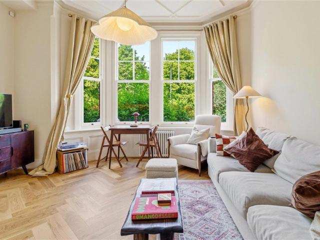 Flat for sale in Balham, Greater London