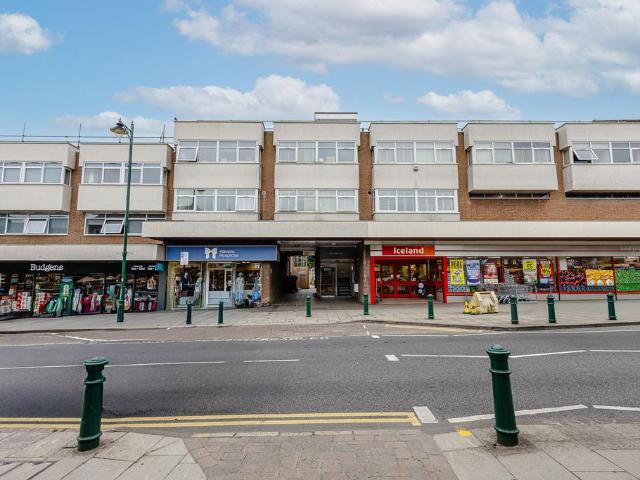 Flat for sale in Barling, Essex