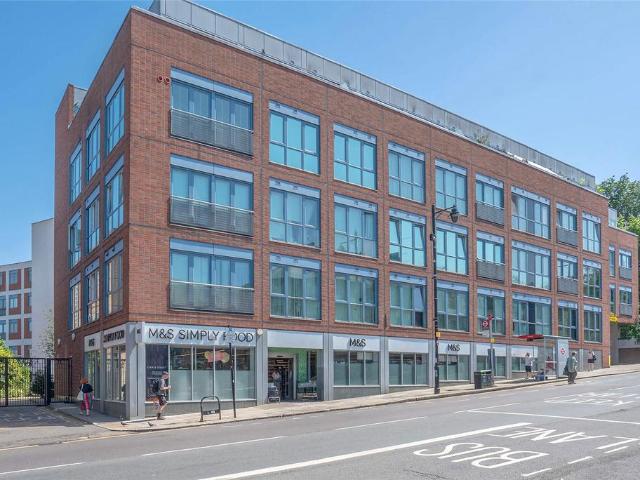 Flat for sale in Crouch End, Greater London