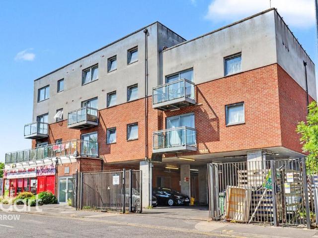 Flat for sale in Wealdstone, Greater London
