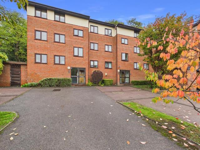 Flat for sale in Beaconsfield and Chepping Wye Community Board, Loudwater