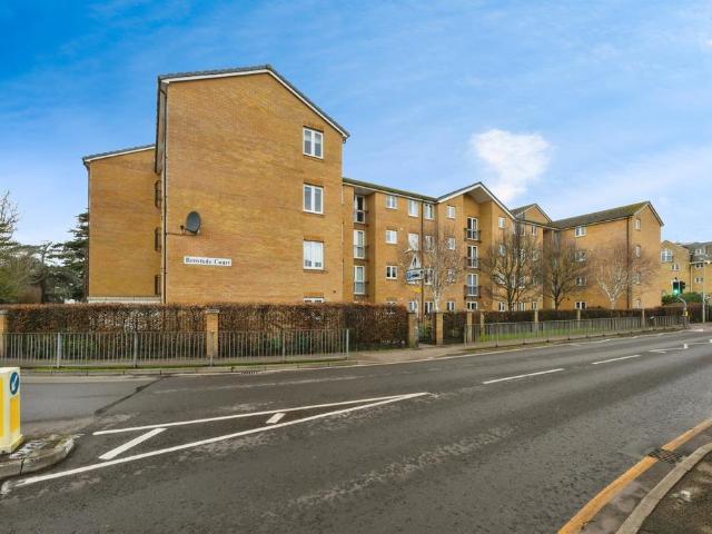 Flat for sale in Broxbourne, Hertfordshire