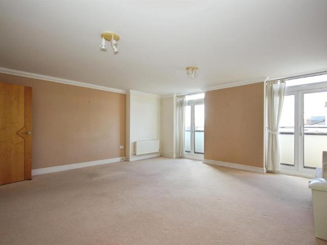 Flat for sale in Milverton, Green Close