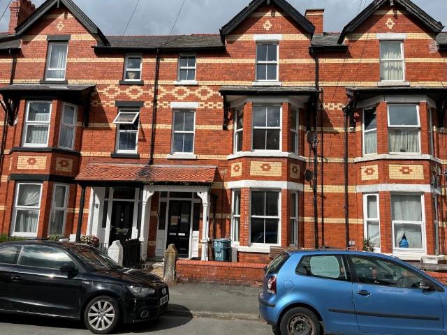 Flat for sale in Colwyn Bay, Wales