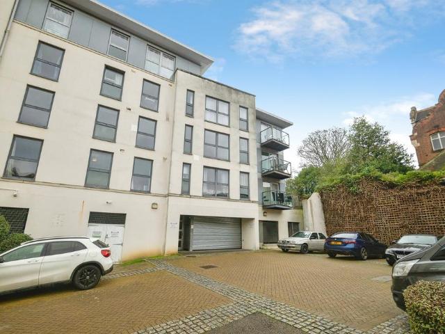 Flat for sale in Allington, Midway