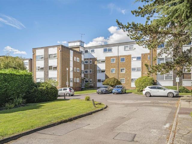 Flat for sale in Southgate, Greater London