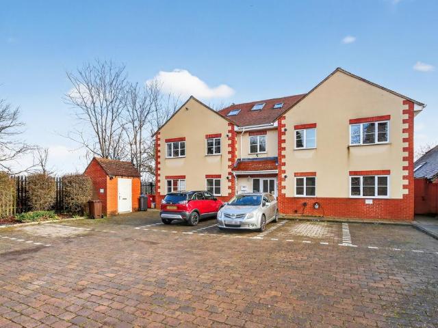 Flat for sale in Easthampstead, Bracknell