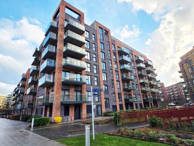 Flat for sale in Monks Orchard, Kent