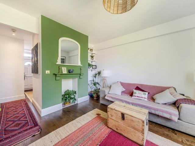 Flat for sale in Walworth, Greater London