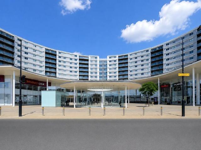 Flat for sale in London Borough of Hounslow, Osterley