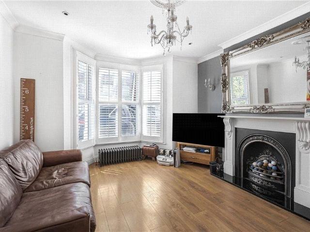 Flat for sale in London Borough of Croydon, Selhurst