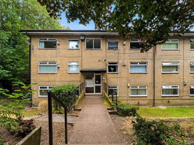 Flat for sale in Rainsough, Bury