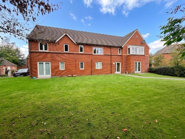 Flat for sale in West Timperley, Trafford
