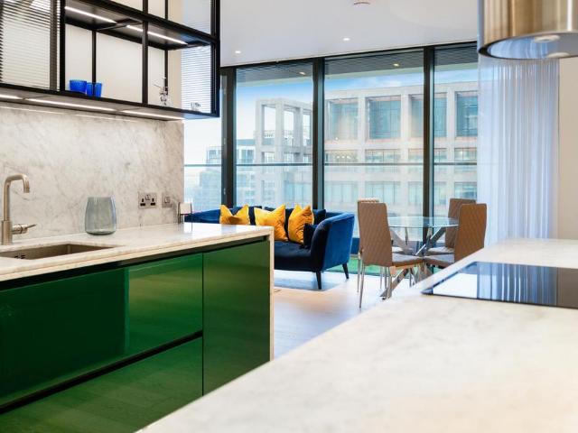 Flat for sale in Limehouse, Greater London