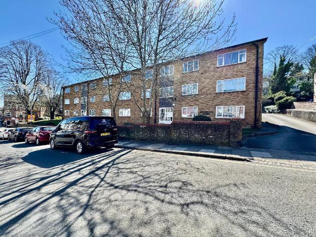 Flat for sale in Spring Park, Luton