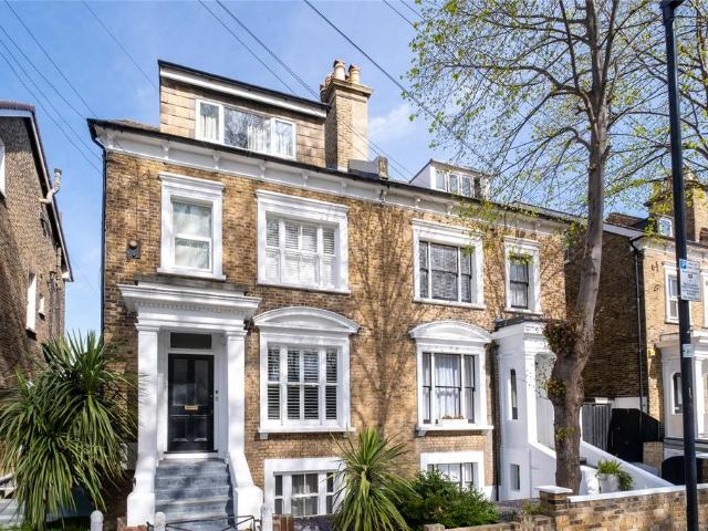 Flat for sale in Streatham Hill, Greater London