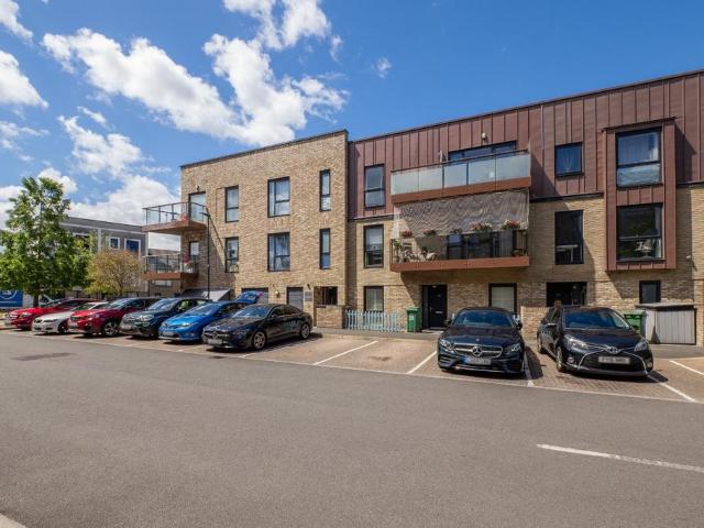 Flat for sale in The Wrythe, Greater London