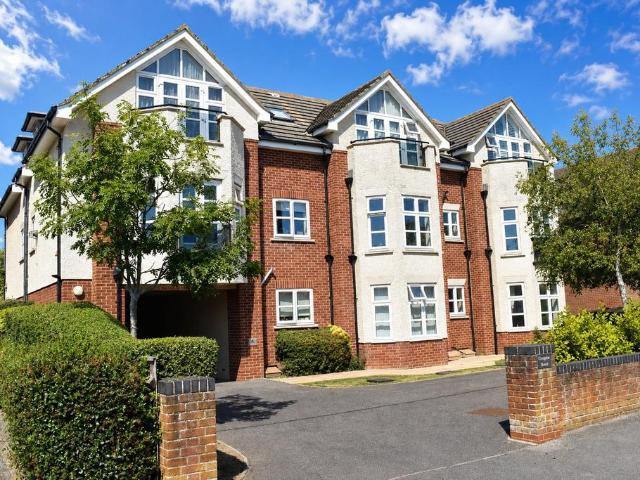 Flat for sale in Milford-on-Sea, Ashurst Bridge
