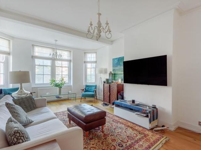 Flat for sale in St. John's Wood, Greater London