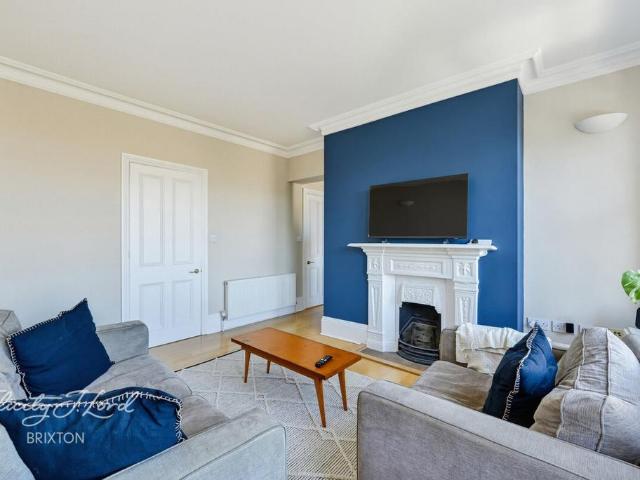 Flat for sale in Brixton, Greater London