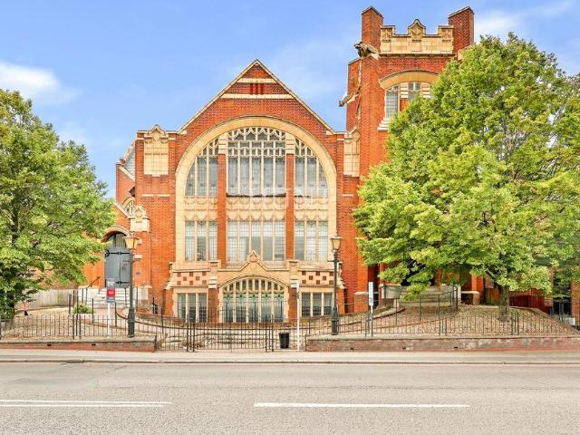 Flat for sale in Gants Hill, Greater London