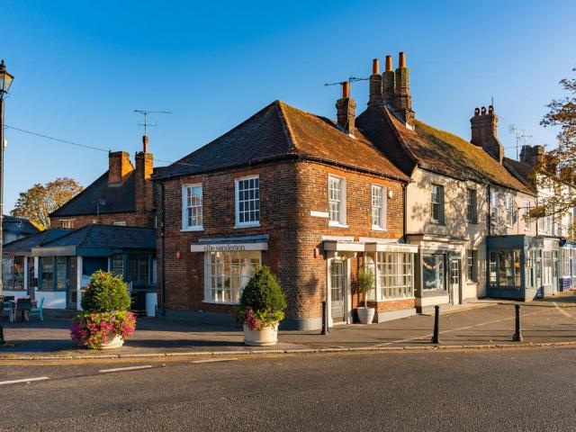 Flat for sale in Beaconsfield, Beaconsfield