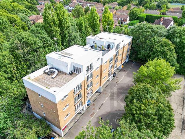 Flat for sale in Kings Hill, Colliers End