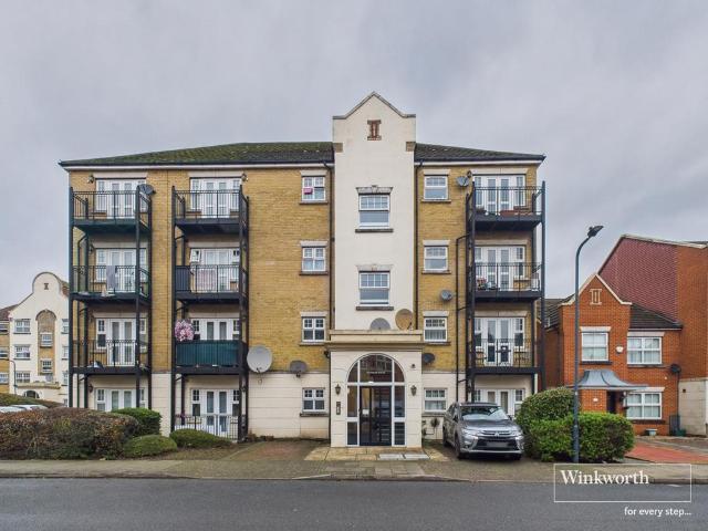 Flat for sale in Kingsbury, Greater London