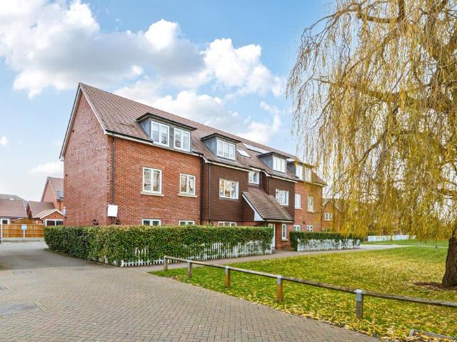 Flat for sale in New Eltham, Greater London