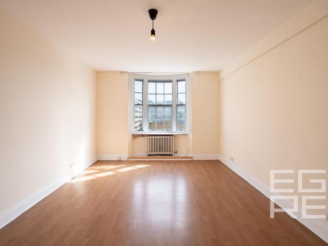 Flat for sale in Bayswater, Greater London