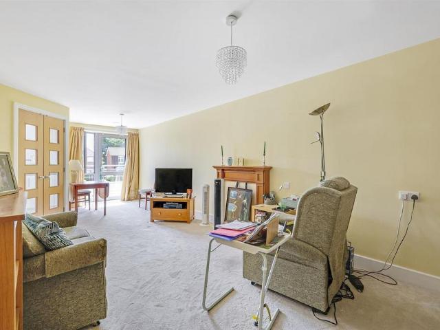 Flat for sale in Fleet, Hart