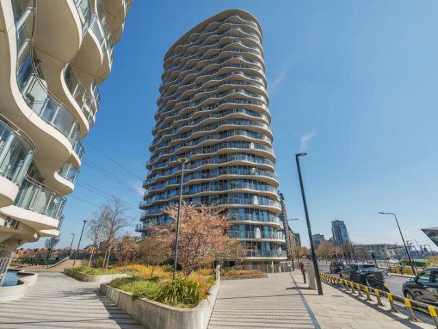 Flat for sale in Canning Town, Greater London