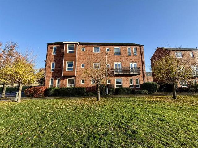 Flat for sale in Robinson Park, Leeds