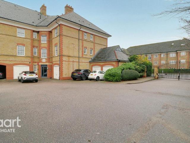 Flat for sale in Greater London