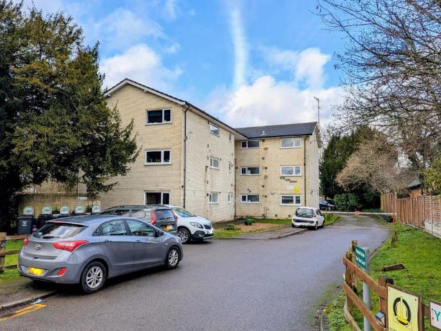 Flat for sale in Felden, Pouchen End