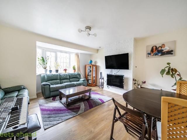 Flat for sale in London Borough of Croydon, Addiscombe