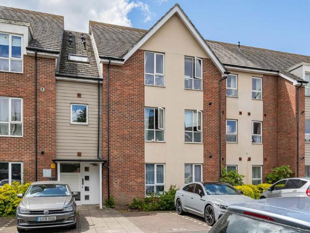 Flat for sale in Row Town, Surrey