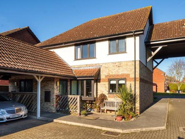 Flat for sale in Thatcham, West Berkshire