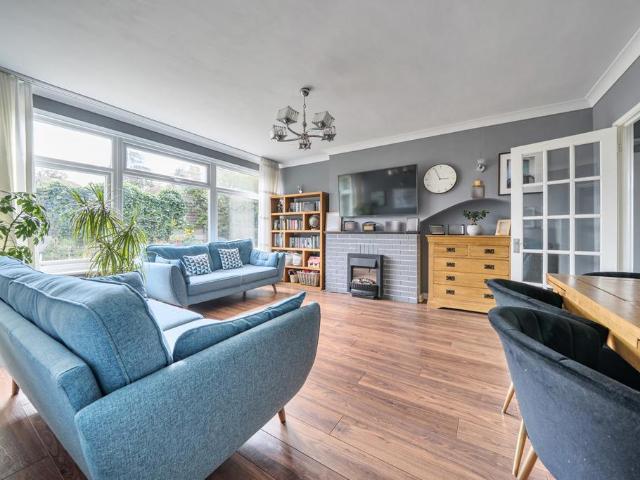 Flat for sale in Mottingham, Greater London