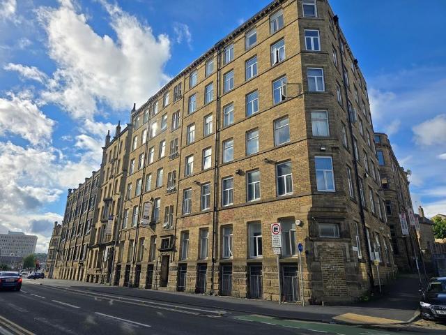 Flat for sale in West Yorkshire