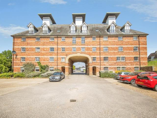 Flat for sale in Chelmondiston, Suffolk