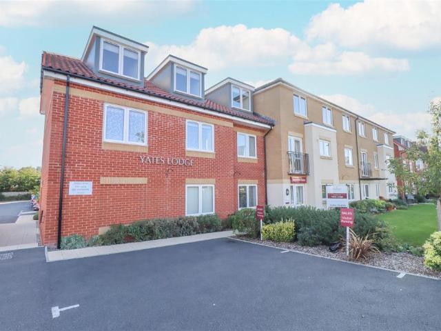 Flat for sale in Farnborough, Hampshire