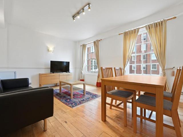 Flat for sale in St. John's Wood, Greater London