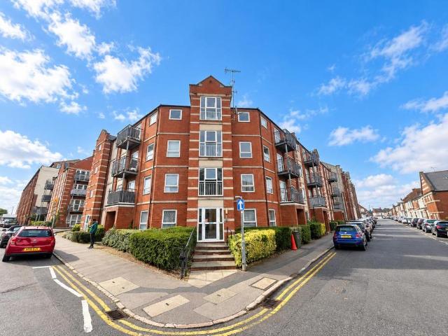 Flat for sale in Phippsville, Northampton