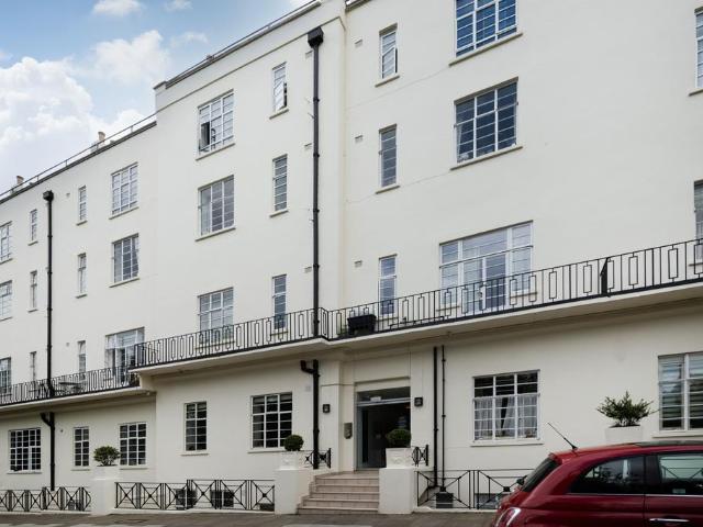 Flat for sale in Chalk Farm, Primrose Hill