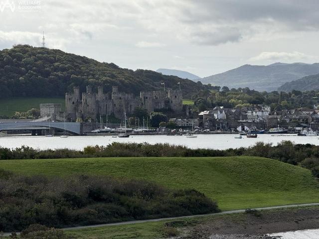 Flat for sale in Conwy, Wales