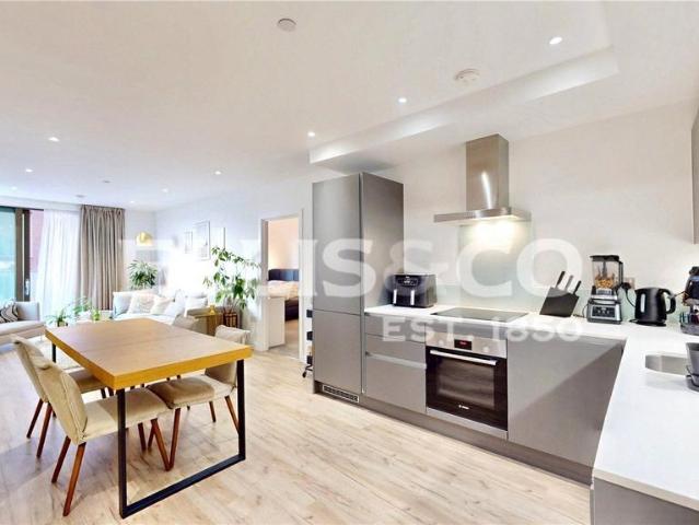 Flat for sale in London Borough of Ealing, Greater London