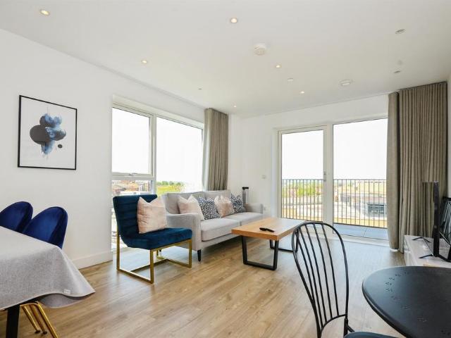 Flat for sale in Wealdstone, Greater London