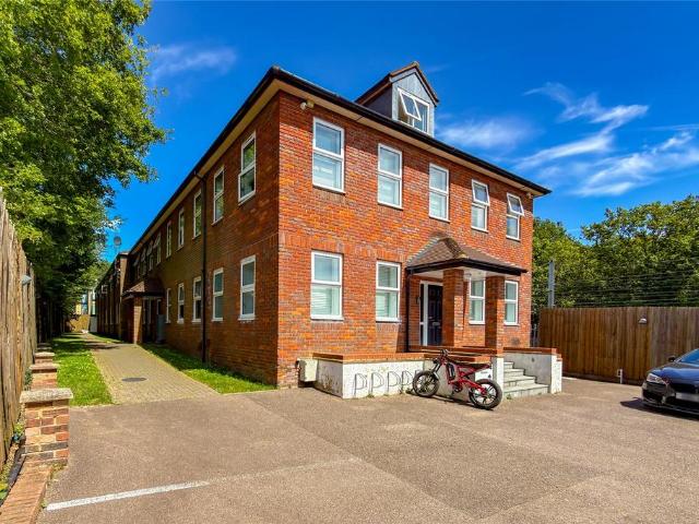 Flat for sale in St Albans, Five Acres